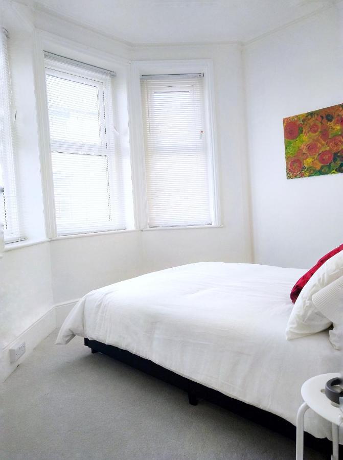 Entire Floor 2 Bedrooms On Westcliff Борнмут Екстер'єр фото