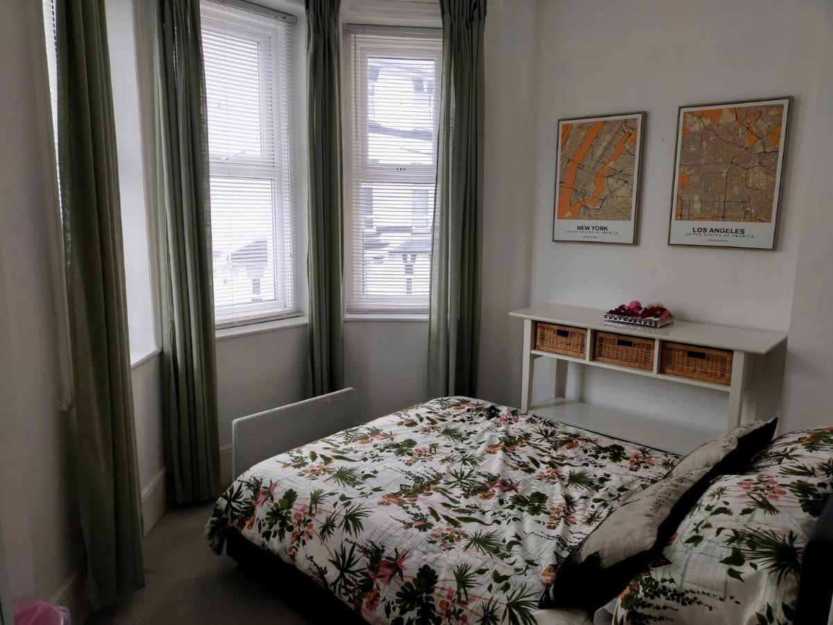 Entire Floor 2 Bedrooms On Westcliff Борнмут Екстер'єр фото